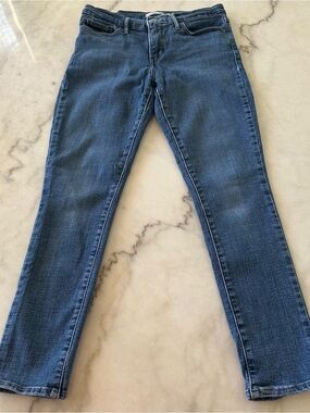 Levi's Women's Skinny Jeans in Medium Blue Wash - Size 28